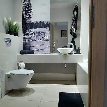 Quiet Koscielna Apartment