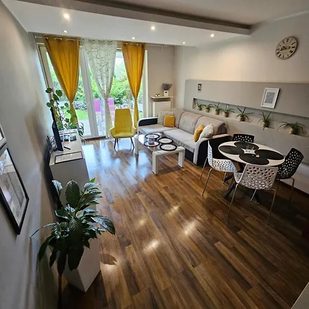 Quiet Koscielna Apartment Poznan